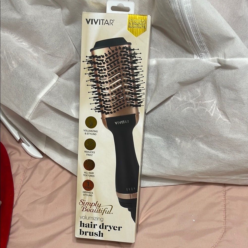 Black and Gold Volumizing Hair Dryer Brush